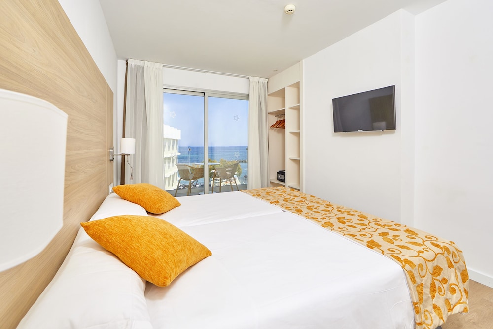 Hotel Ilusion Moreyo - Adults Only — Hotel rooms in Cala Bona, Balearic Islands