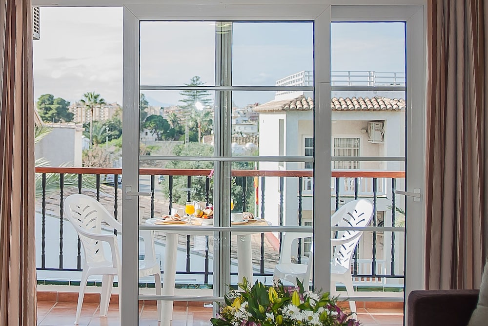 Ona Ogisaka Garden — Hotel rooms in Denia, Valencian Community