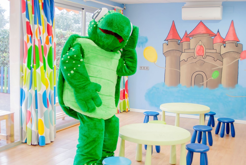 Ona Ogisaka Garden — Attractions for children in Denia, Valencian Community