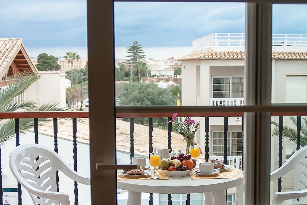Ona Ogisaka Garden — Hotel rooms in Denia, Valencian Community