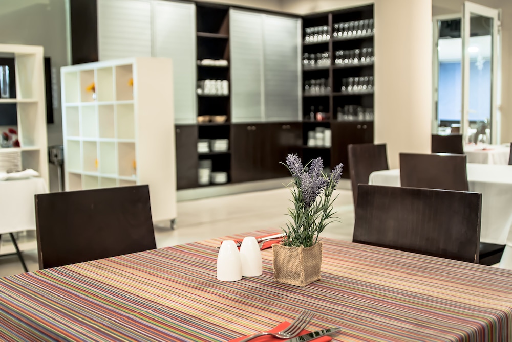 Ona Ogisaka Garden — Restaurant & bars in Denia, Valencian Community