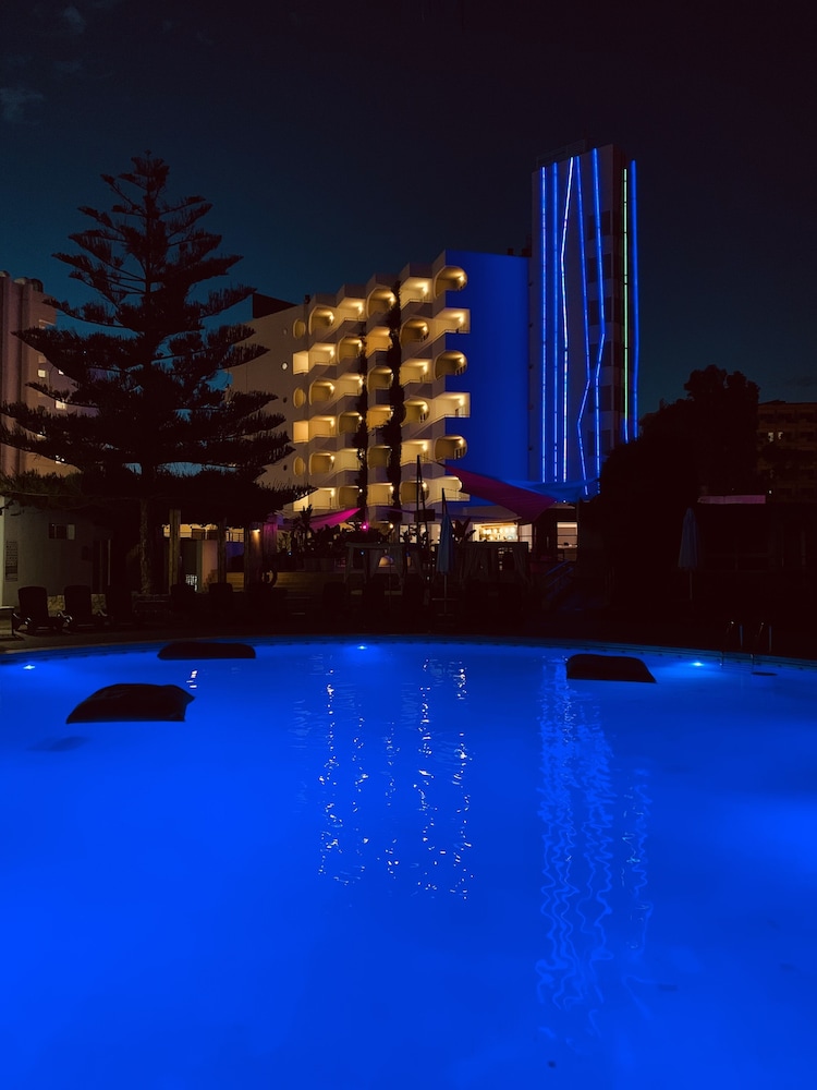 BG Hotel Pamplona — Hotel building in Playa de Palma, Balearic Islands