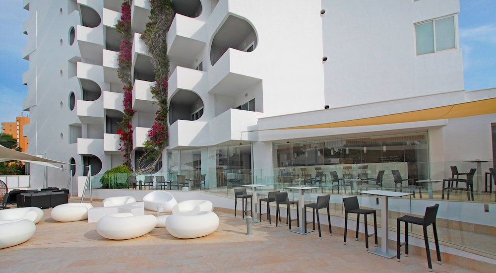 BG Hotel Pamplona — Hotel building in Playa de Palma, Balearic Islands