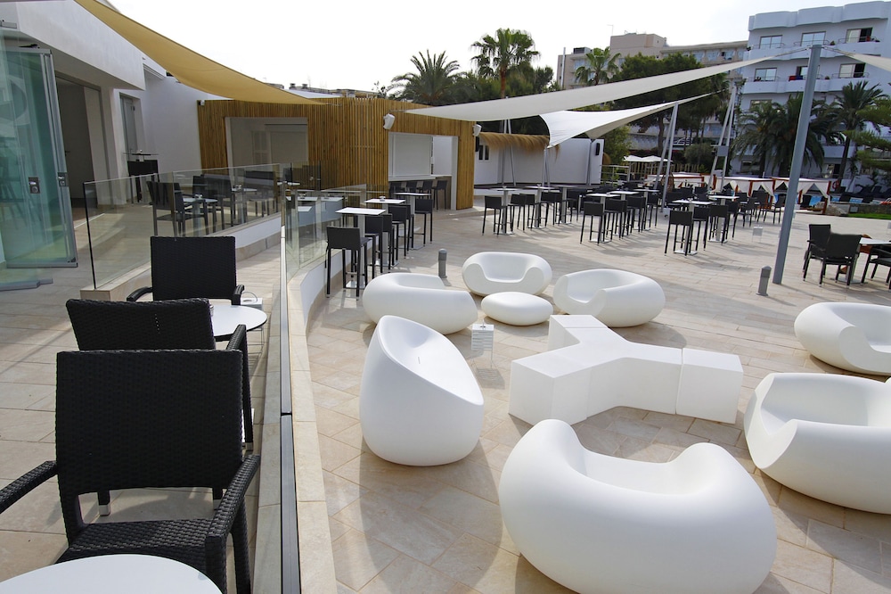 BG Hotel Pamplona — Restaurant & bars in Playa de Palma, Balearic Islands