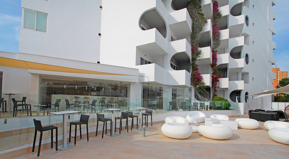 BG Hotel Pamplona — Hotel building in Playa de Palma, Balearic Islands