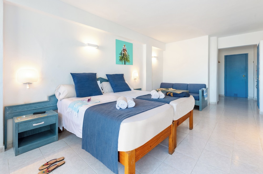 Aparhotel Vibra Central City - Adults Only — Hotel rooms in San Antonio, Balearic Islands