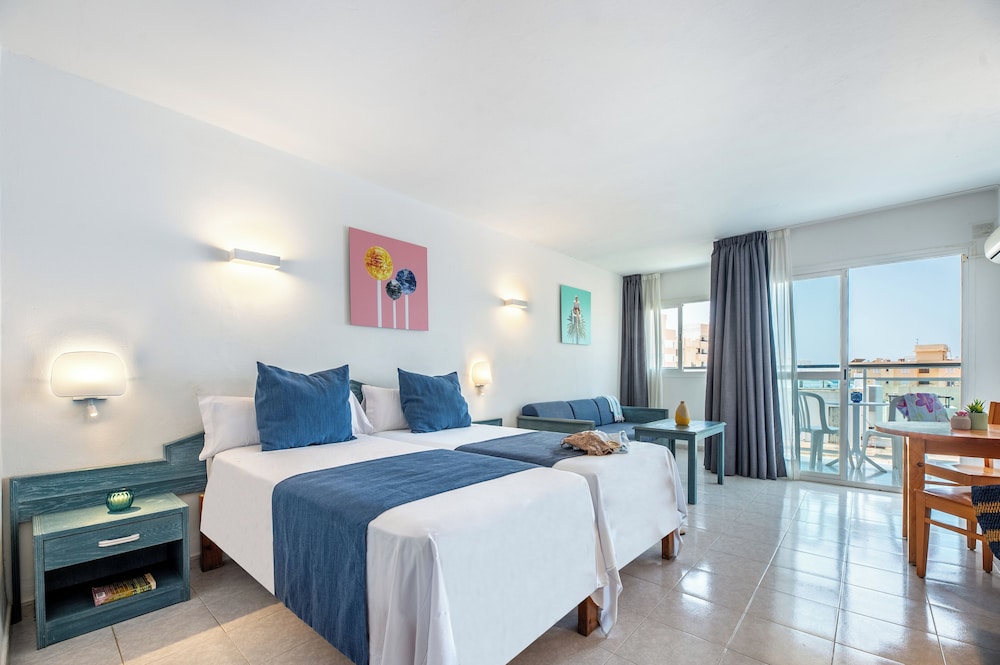 Aparhotel Vibra Central City - Adults Only — Hotel rooms in San Antonio, Balearic Islands