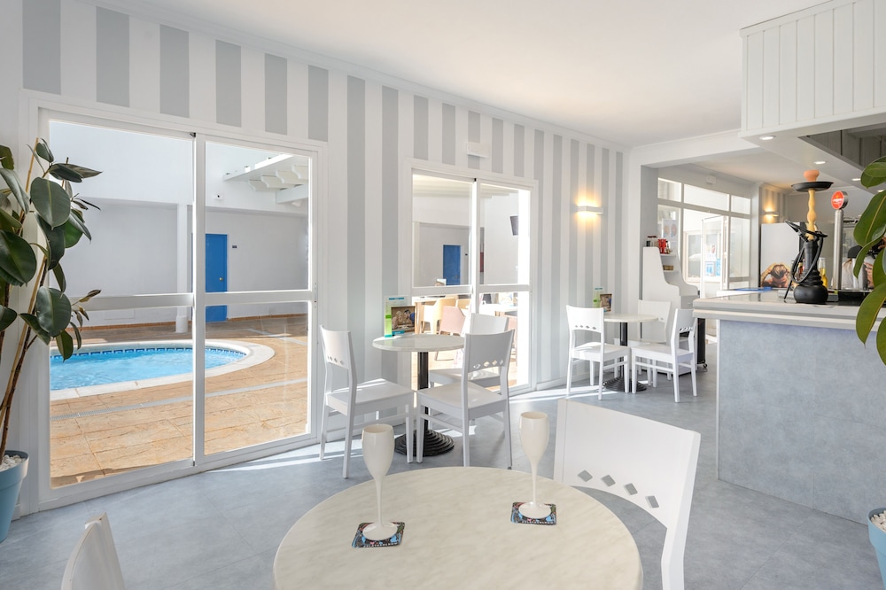 Aparhotel Vibra Central City - Adults Only — Restaurant & bars in San Antonio, Balearic Islands