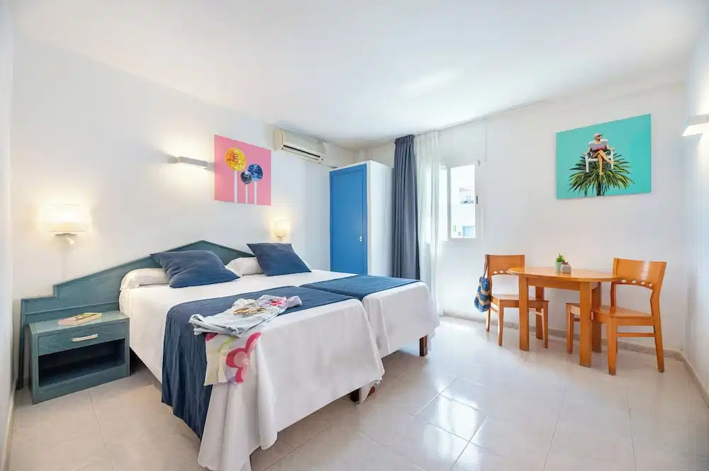 Aparhotel Vibra Central City - Adults Only — Hotel rooms in San Antonio, Balearic Islands