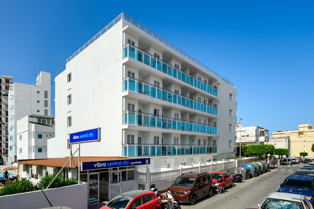 Aparhotel Vibra Central City - Adults Only — Hotel building in San Antonio, Balearic Islands