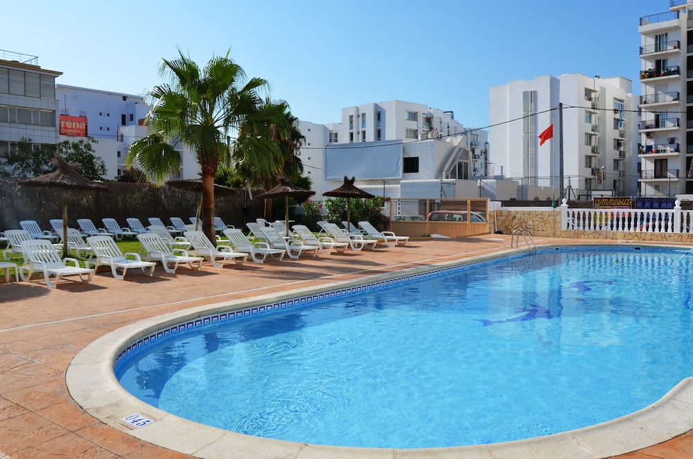 Aparhotel Vibra Central City - Adults Only — Swimming pool in San Antonio, Balearic Islands