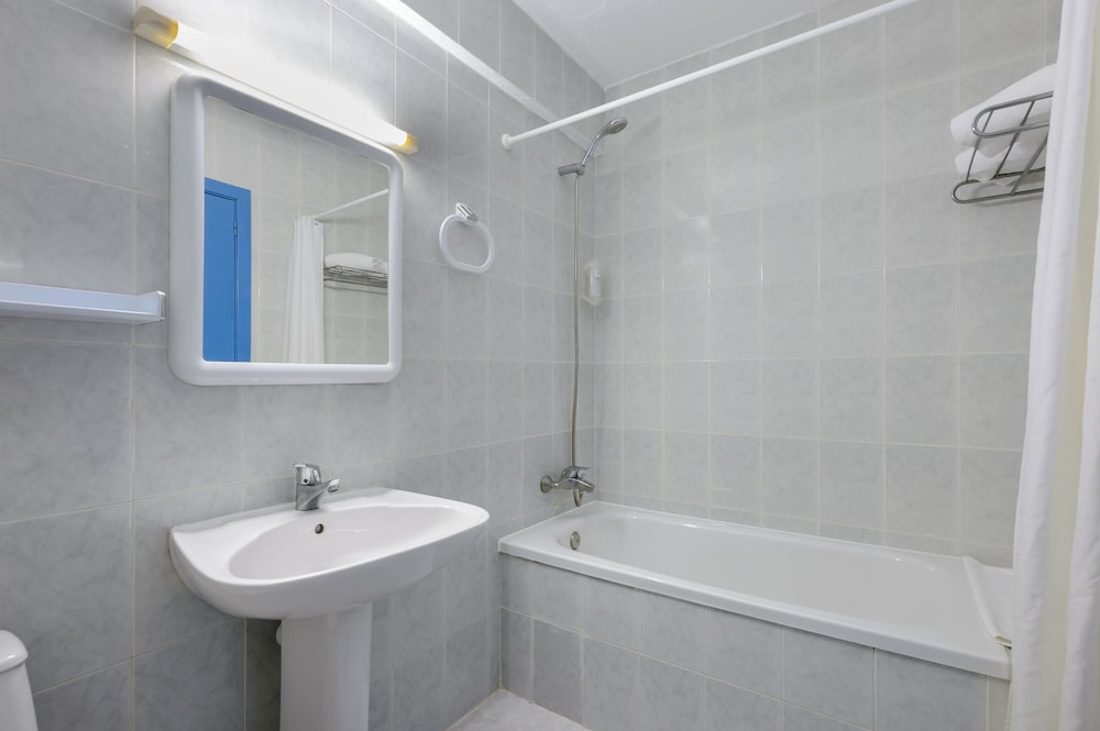 Aparhotel Vibra Central City - Adults Only — Hotel rooms in San Antonio, Balearic Islands