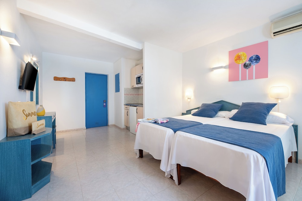 Aparhotel Vibra Central City - Adults Only — Hotel rooms in San Antonio, Balearic Islands