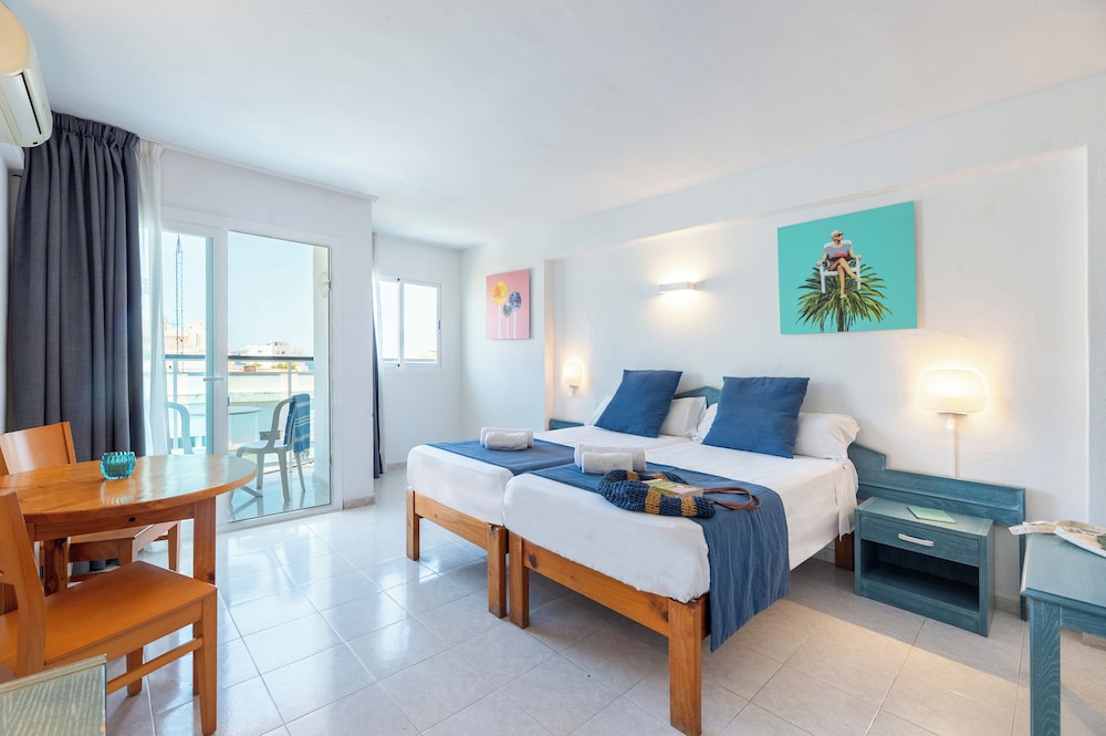 Aparhotel Vibra Central City - Adults Only — Hotel rooms in San Antonio, Balearic Islands