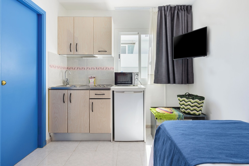 Aparhotel Vibra Central City - Adults Only — Hotel rooms in San Antonio, Balearic Islands