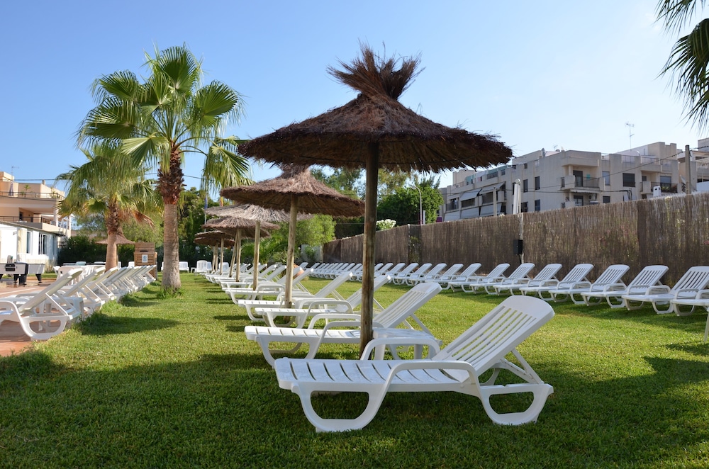 Aparhotel Vibra Central City - Adults Only — Beach in San Antonio, Balearic Islands