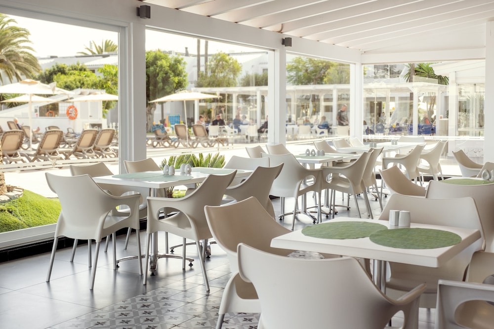 Playa Park Zensation — Restaurant & bars in Corralejo, Canary Islands
