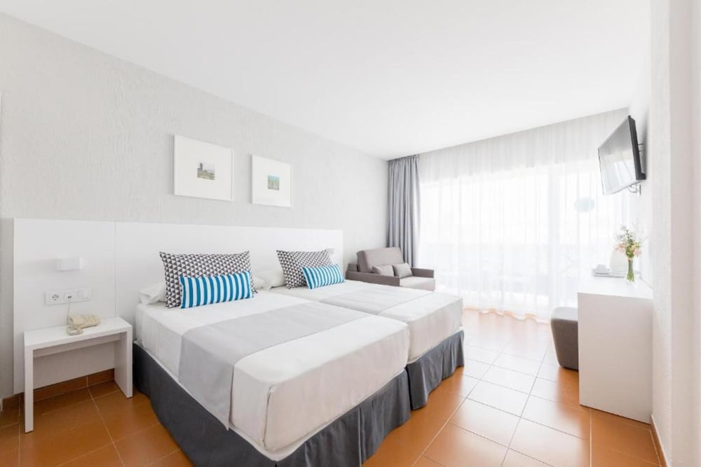BLUESEA Costa Bastian — Rooms in Costa Teguise, Canary Islands