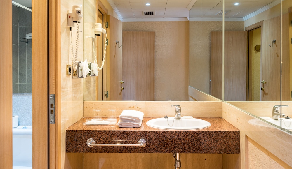 BLUESEA Costa Bastian — Rooms in Costa Teguise, Canary Islands