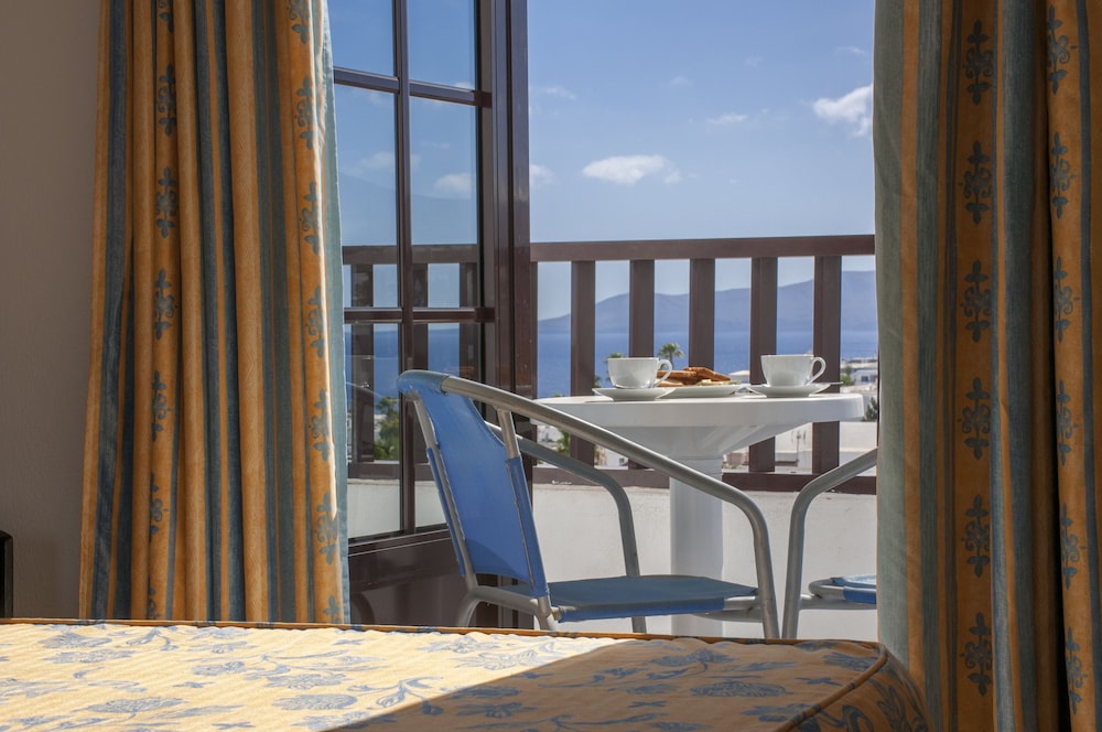 Apartamentos Plaza Azul — Hotel rooms in Puerto del Carmen, Canary Islands
