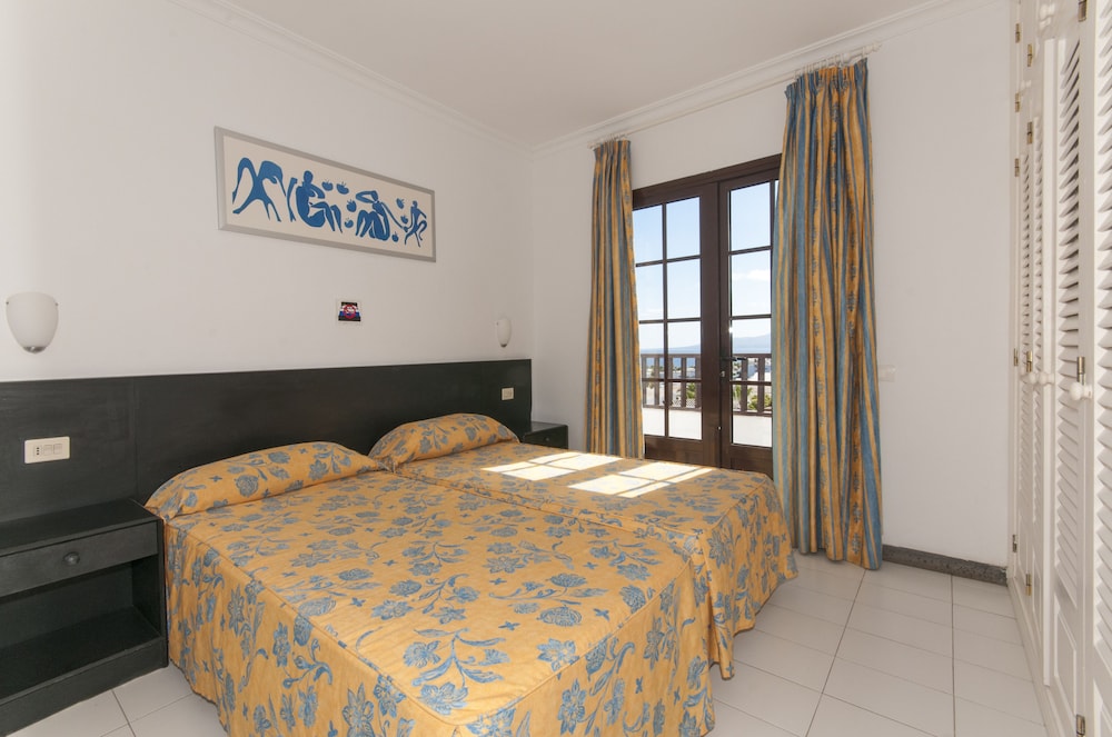 Apartamentos Plaza Azul — Hotel rooms in Puerto del Carmen, Canary Islands