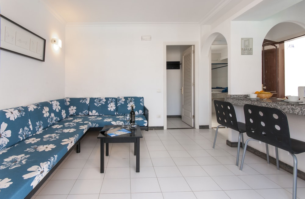 Apartamentos Plaza Azul — Hotel rooms in Puerto del Carmen, Canary Islands