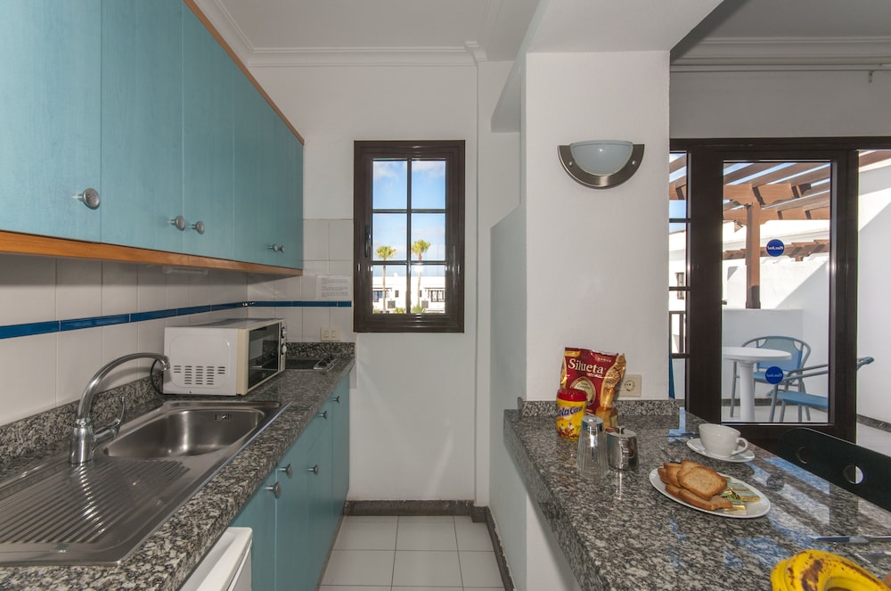 Apartamentos Plaza Azul — Hotel rooms in Puerto del Carmen, Canary Islands