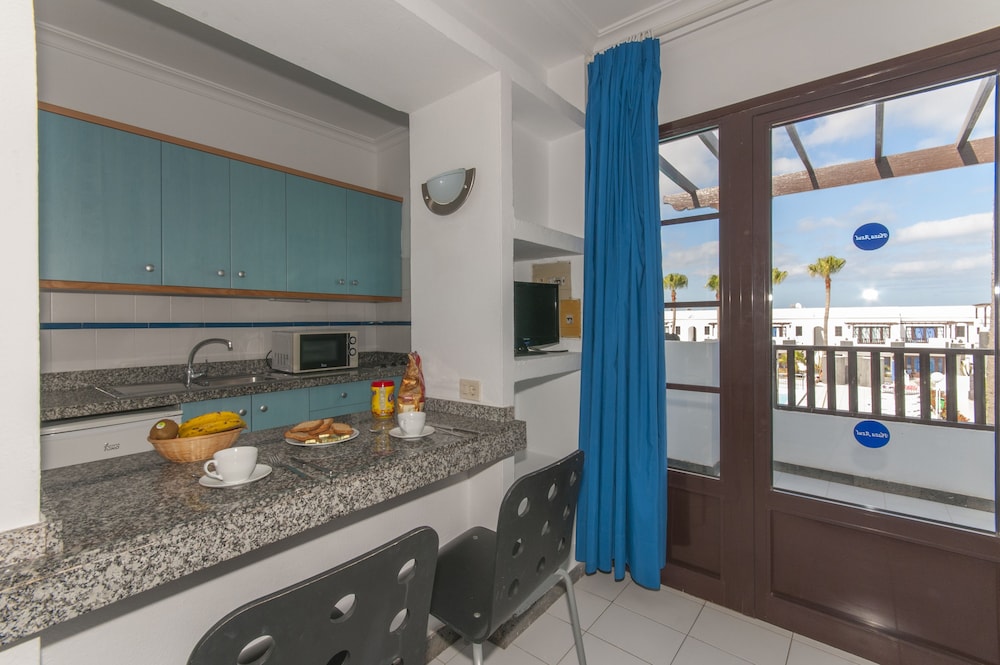 Apartamentos Plaza Azul — Hotel rooms in Puerto del Carmen, Canary Islands
