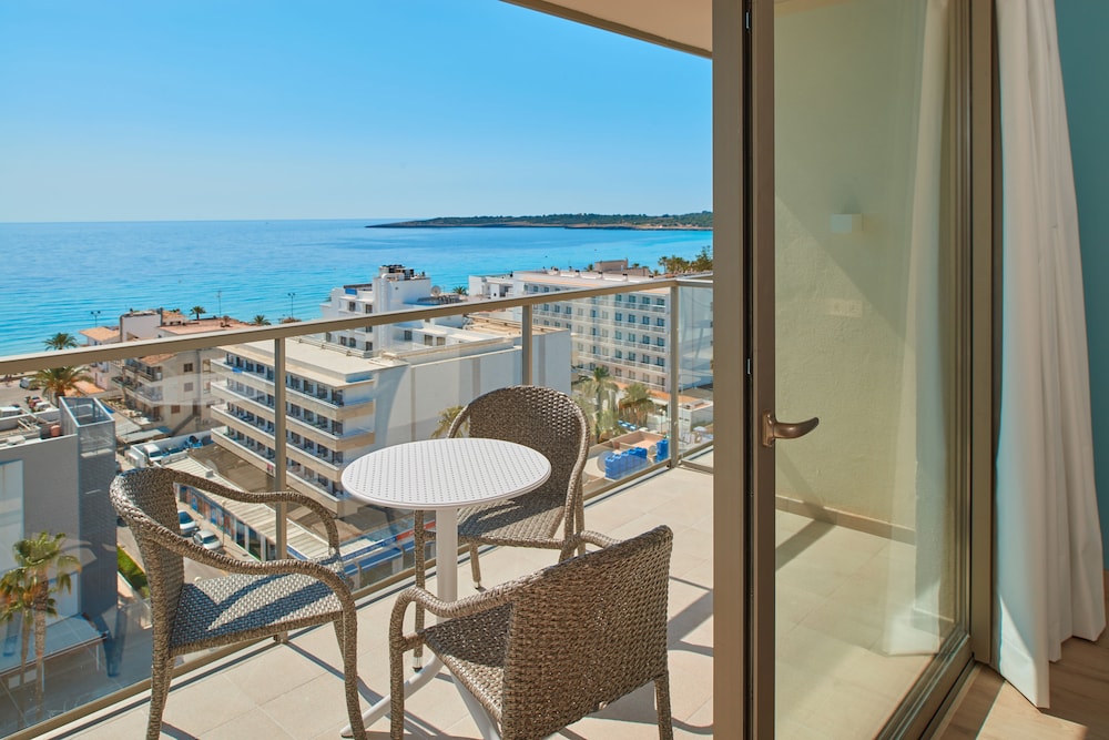 Protur Atalaya Apartamentos — Hotel rooms in Cala Millor, Balearic Islands