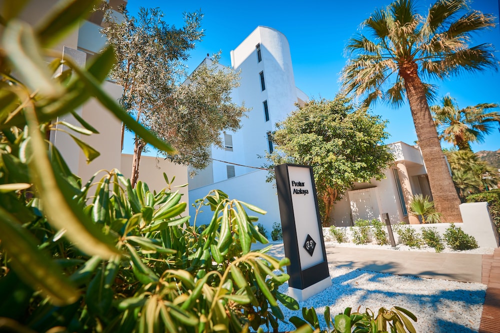 Protur Atalaya Apartamentos — Hotel building in Cala Millor, Balearic Islands