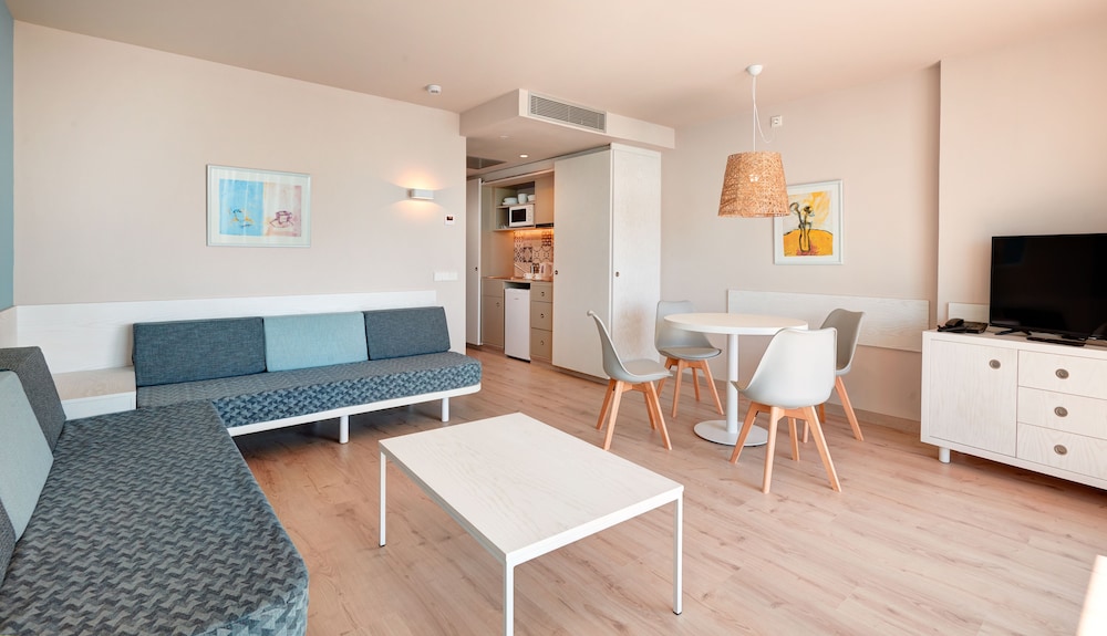 Protur Atalaya Apartamentos — Hotel rooms in Cala Millor, Balearic Islands