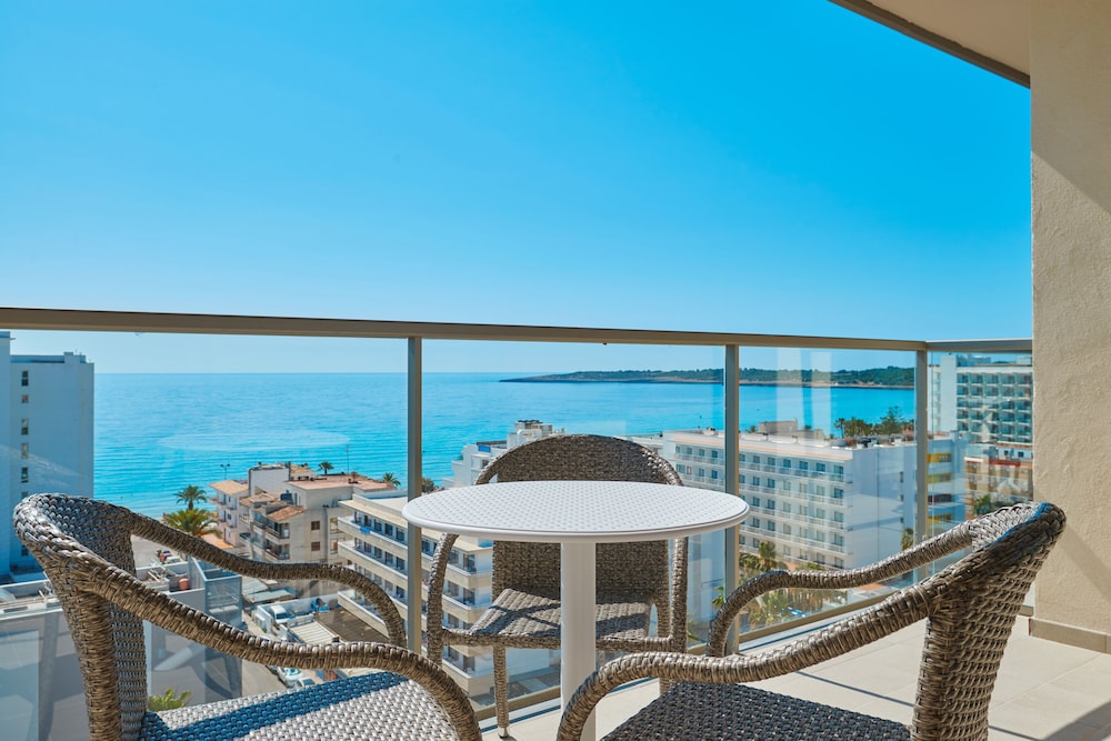 Protur Atalaya Apartamentos — Hotel rooms in Cala Millor, Balearic Islands