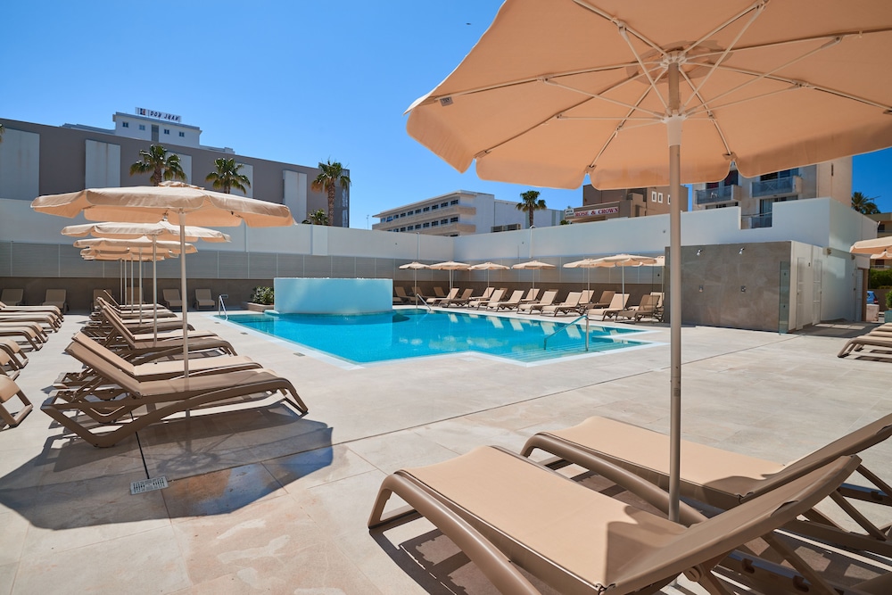 Protur Atalaya Apartamentos — Swimming pool in Cala Millor, Balearic Islands