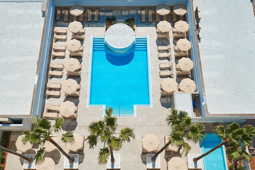 Protur Atalaya Apartamentos — Swimming pool in Cala Millor, Balearic Islands