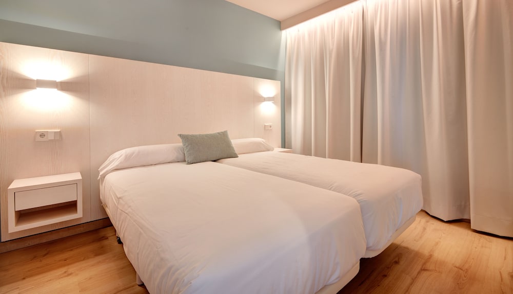 Protur Atalaya Apartamentos — Hotel rooms in Cala Millor, Balearic Islands