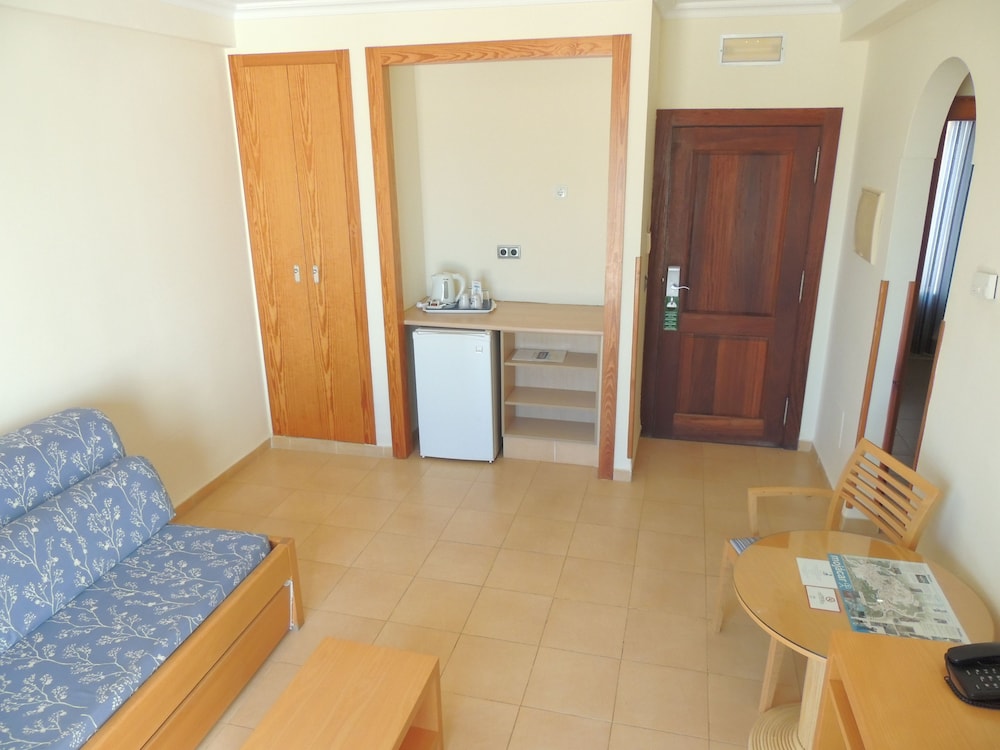 Hotel Punta del Cantal — Hotel rooms in Mojacar, Andalusia