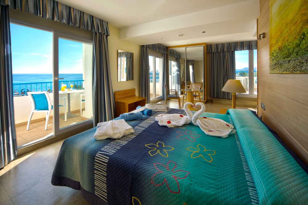 Hotel Punta del Cantal — Hotel rooms in Mojacar, Andalusia