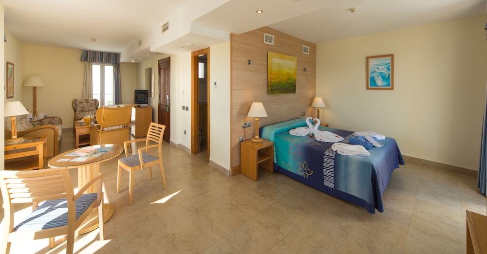 Hotel Punta del Cantal — Hotel rooms in Mojacar, Andalusia