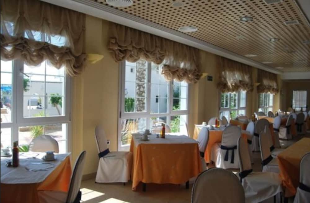 Hotel Punta del Cantal — Hotel building in Mojacar, Andalusia
