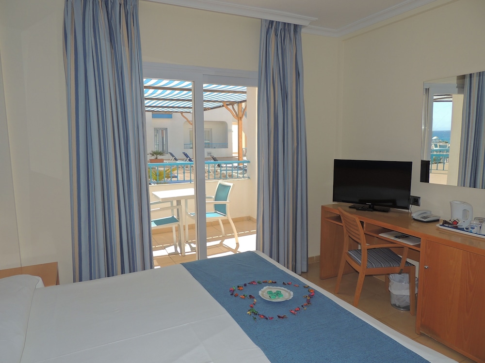 Hotel Punta del Cantal — Hotel rooms in Mojacar, Andalusia