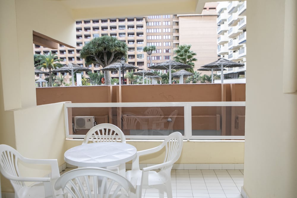 Aparthotel PYR Fuengirola — Hotel building in Fuengirola, Andalusia