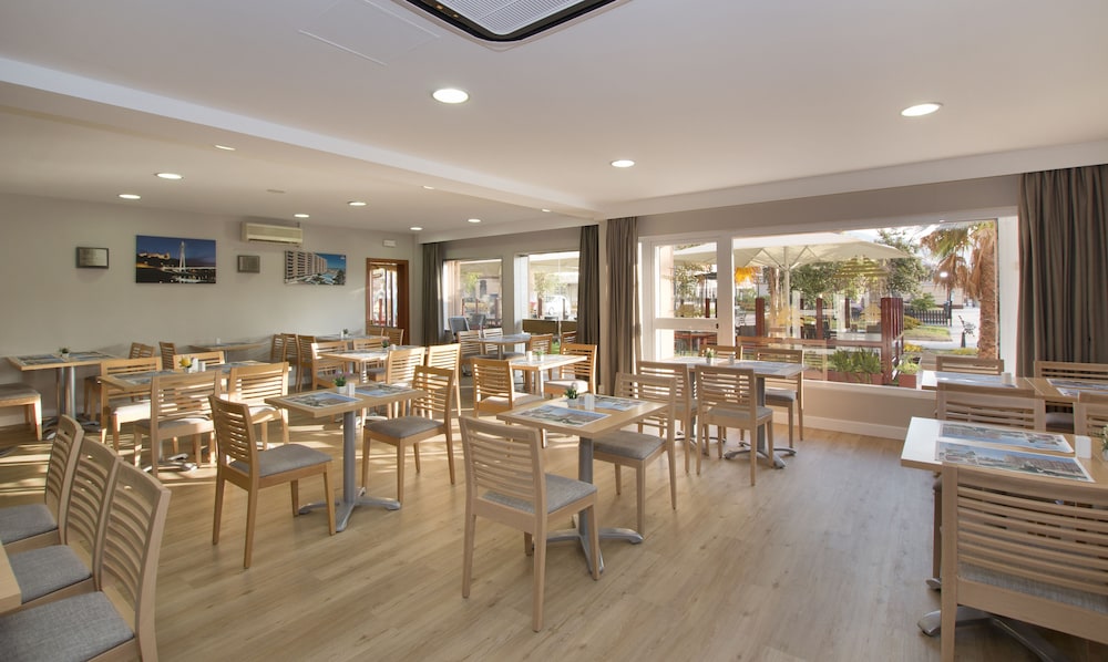 Aparthotel PYR Fuengirola — Restaurant & bars in Fuengirola, Andalusia