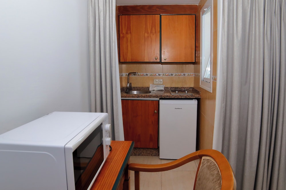 Aparthotel PYR Fuengirola — Hotel rooms in Fuengirola, Andalusia