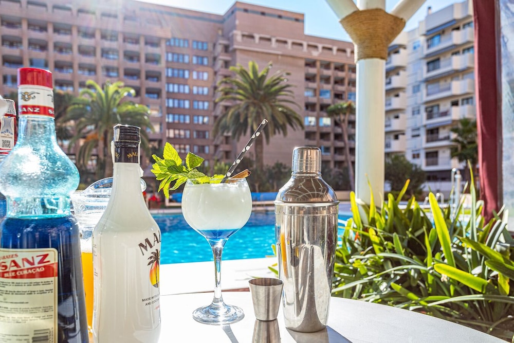 Aparthotel PYR Fuengirola — Restaurant & bars in Fuengirola, Andalusia