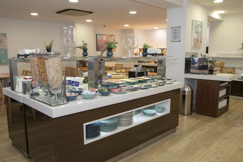 Aparthotel PYR Fuengirola — Restaurant & bars in Fuengirola, Andalusia