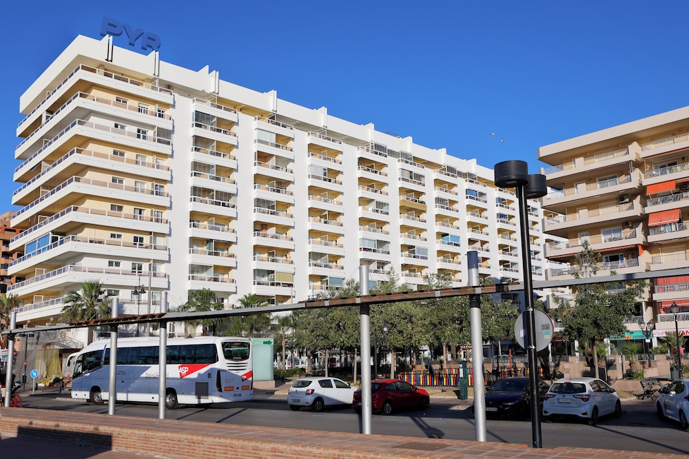 Aparthotel PYR Fuengirola — Hotel building in Fuengirola, Andalusia
