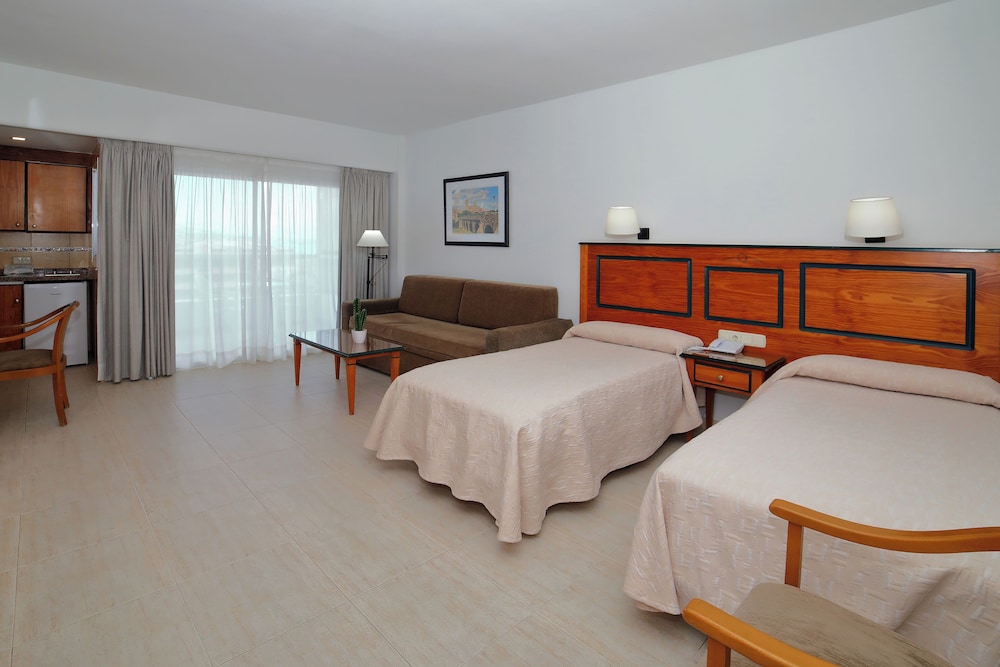 Aparthotel PYR Fuengirola — Hotel rooms in Fuengirola, Andalusia