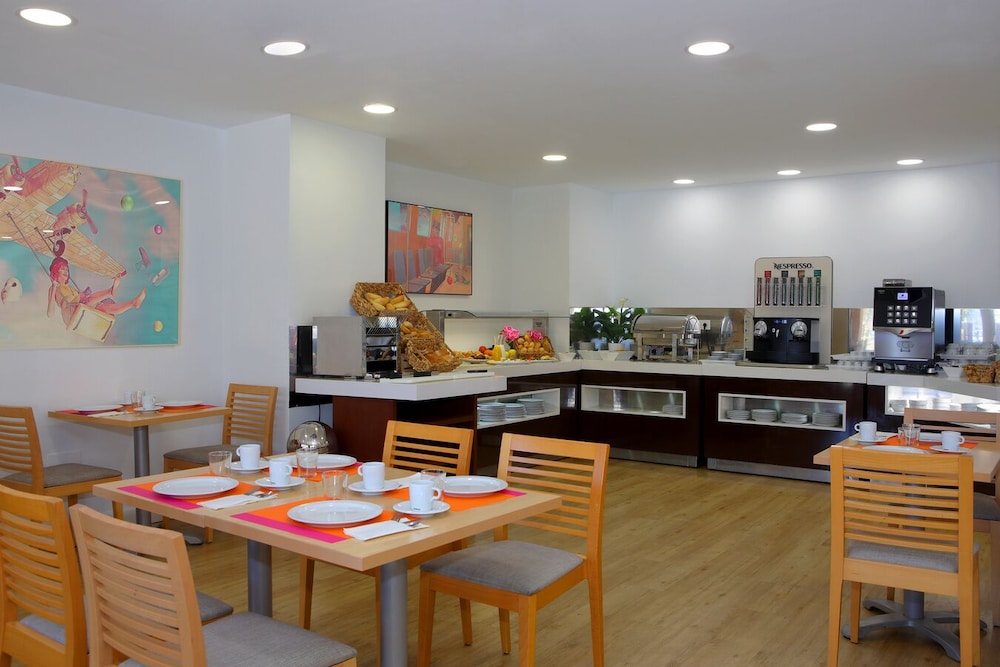 Aparthotel PYR Fuengirola — Restaurant & bars in Fuengirola, Andalusia