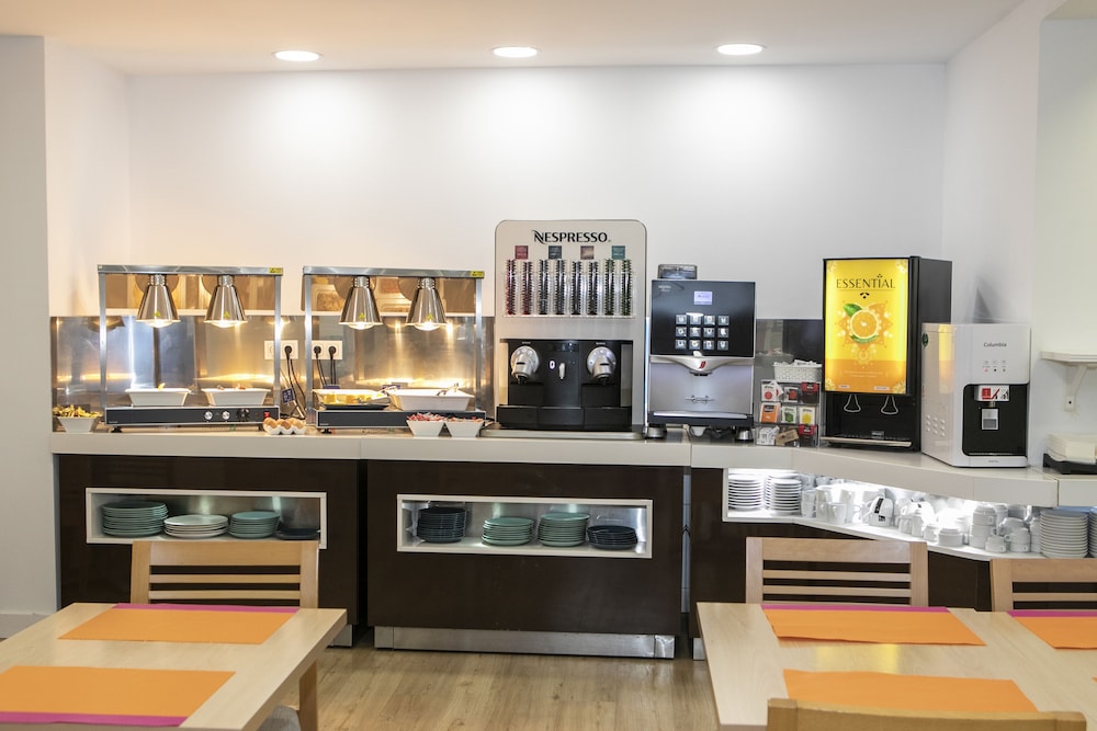 Aparthotel PYR Fuengirola — Restaurant & bars in Fuengirola, Andalusia