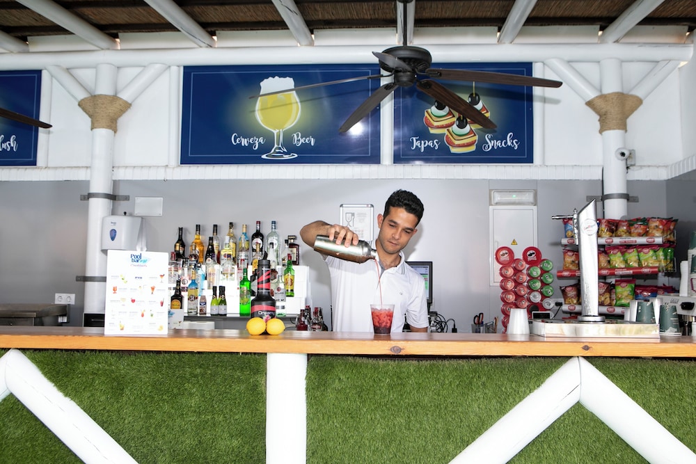 Aparthotel PYR Fuengirola — Restaurant & bars in Fuengirola, Andalusia
